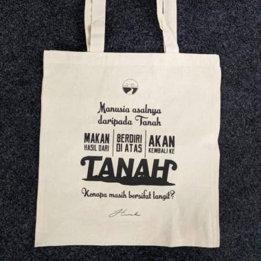Totebag Hamka #Tanah